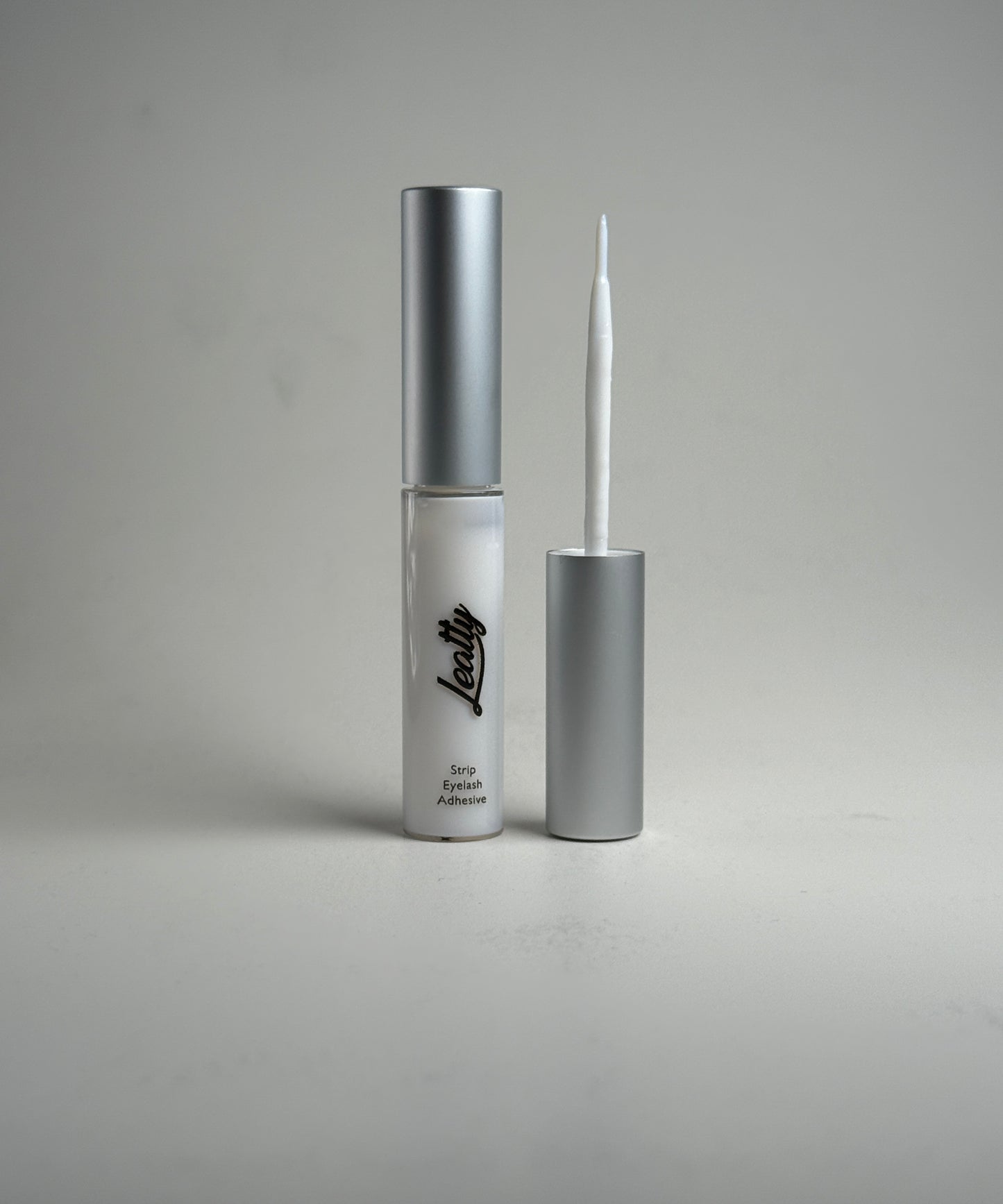Latex-free lash glue for strip lashes