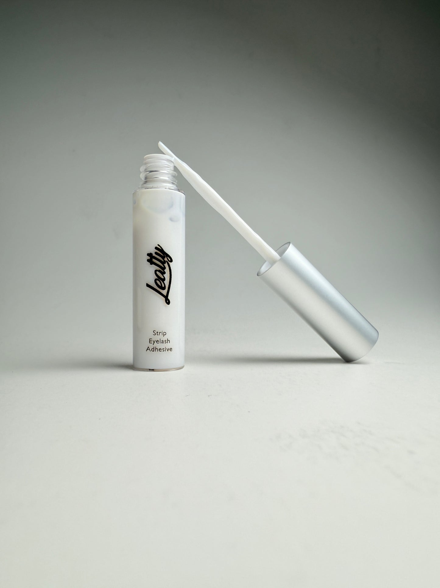 Latex-free lash glue for strip lashes