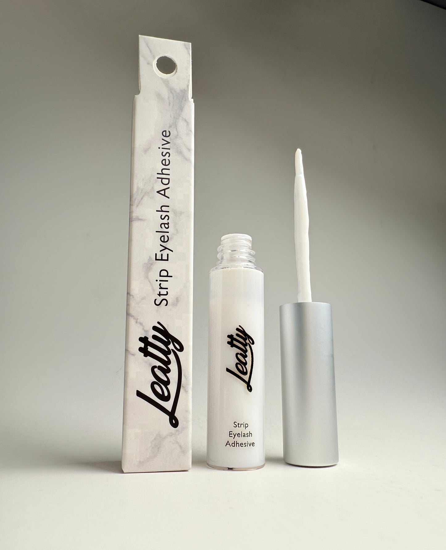 Latex-free lash glue for strip lashes