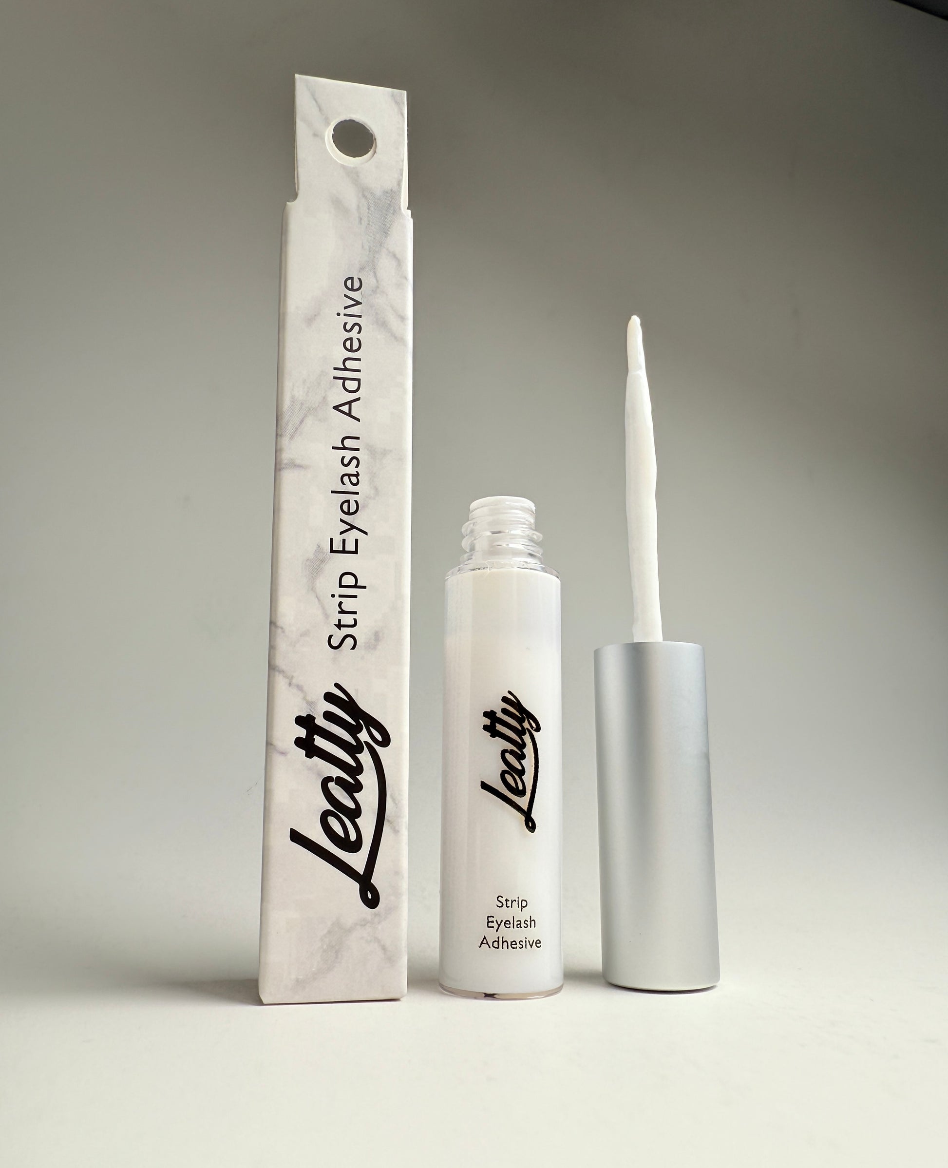 Latex-free lash glue for strip lashes