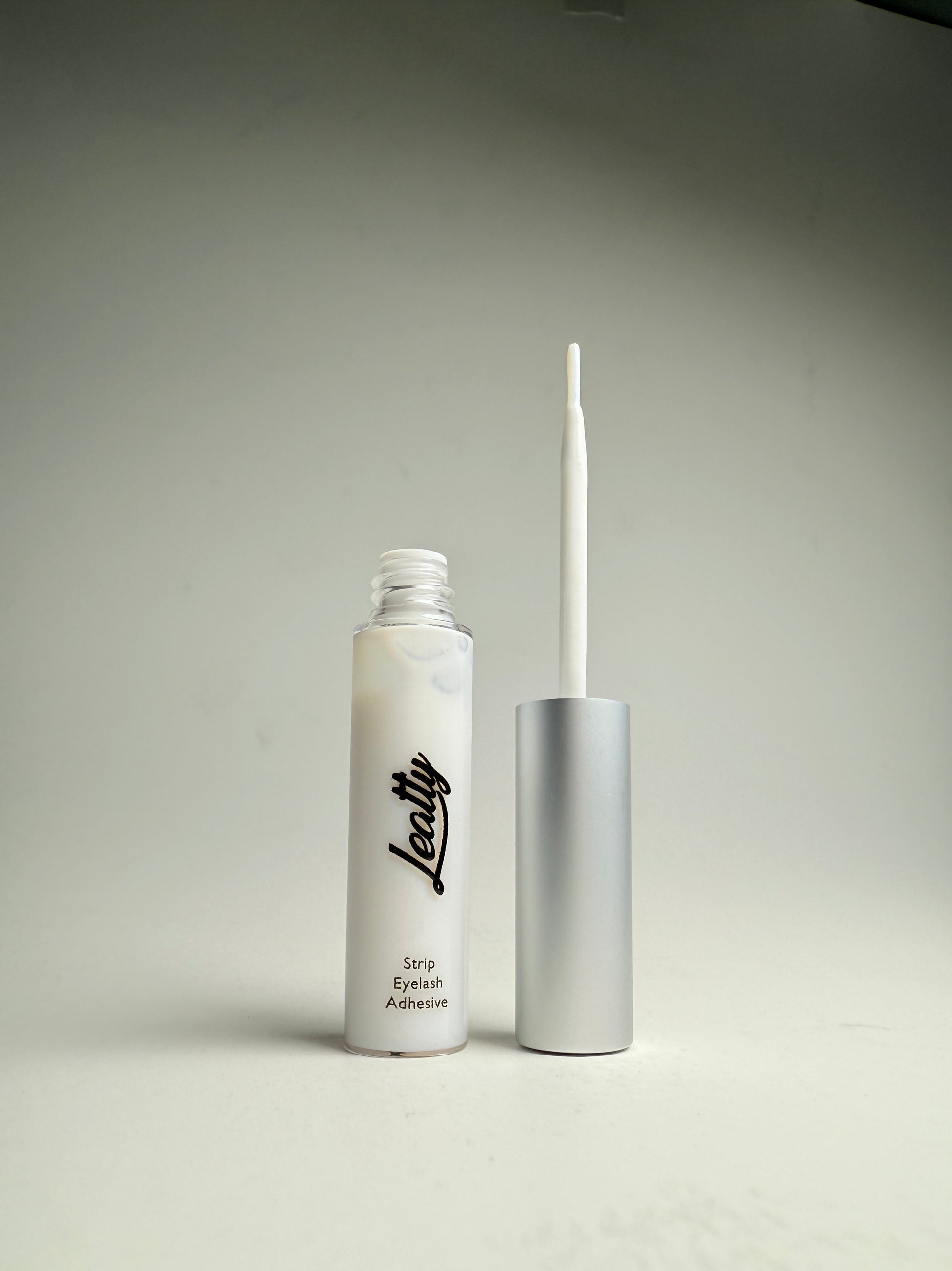 Latex-free lash glue for strip lashes